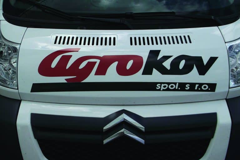 Originálny polep auta vlastným logom Agrokov